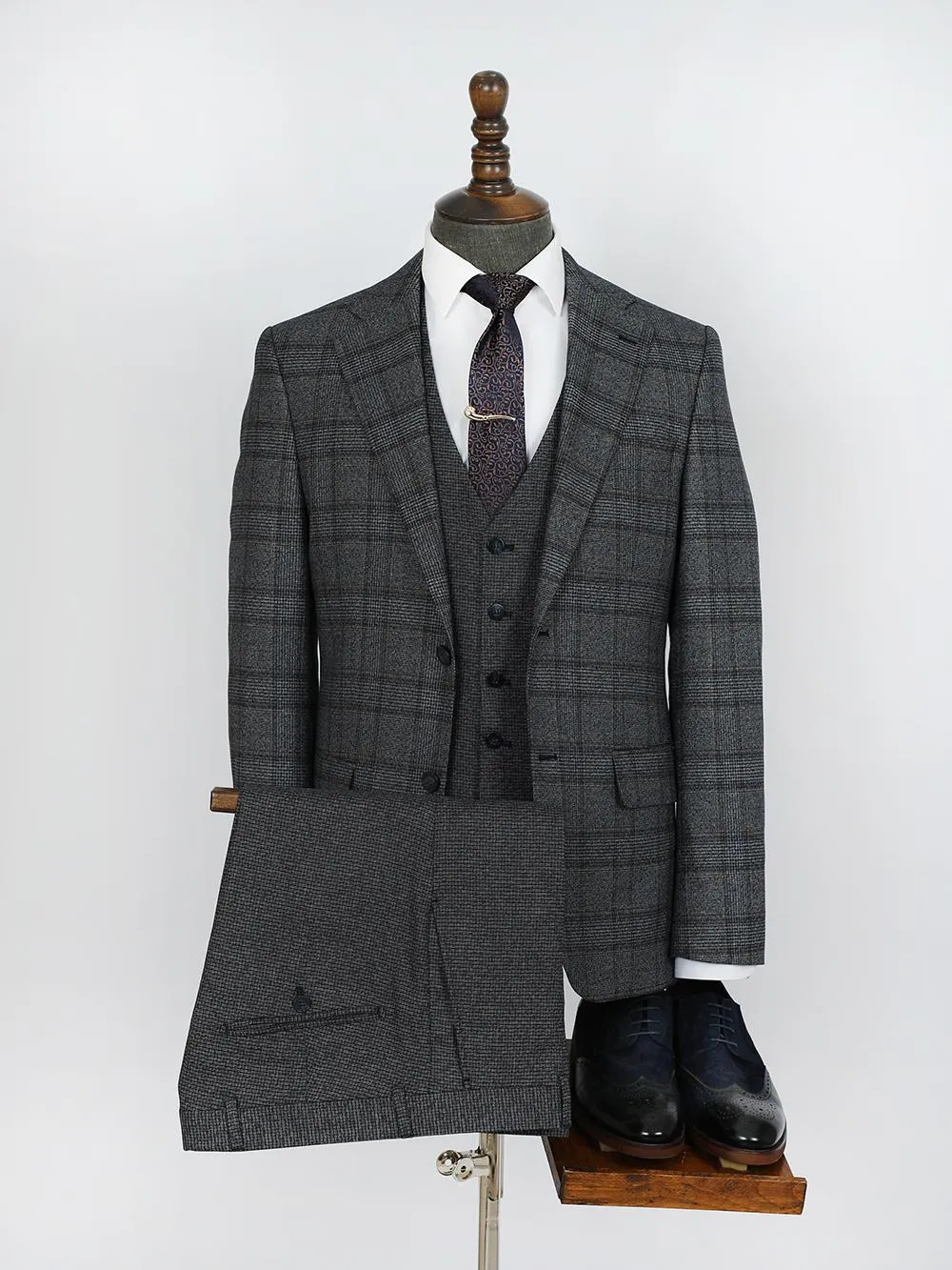 Stylish Three Pieces Of Brown Bespoke Men Suit Tailored