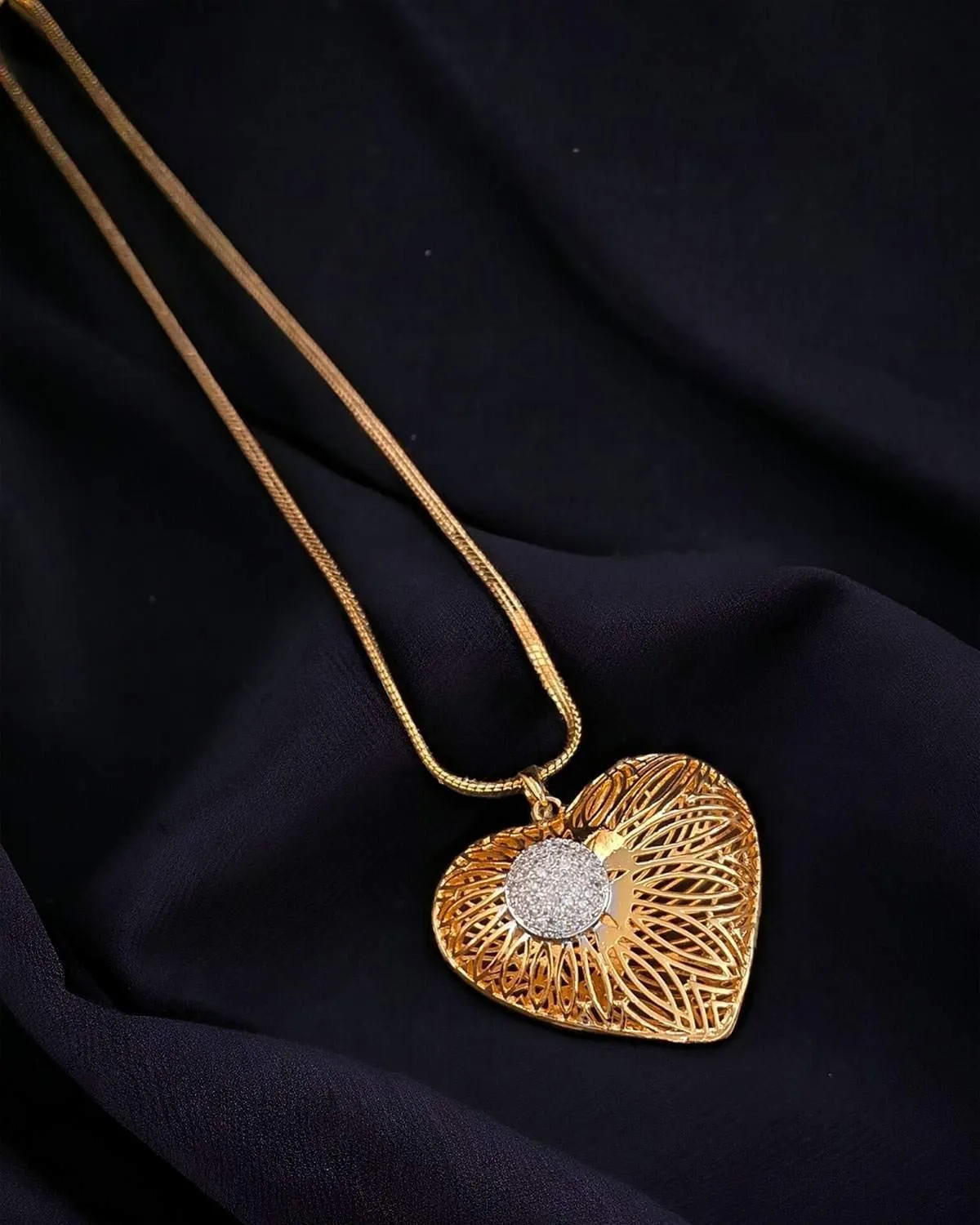 Zevarly Anchal Locket with Chain