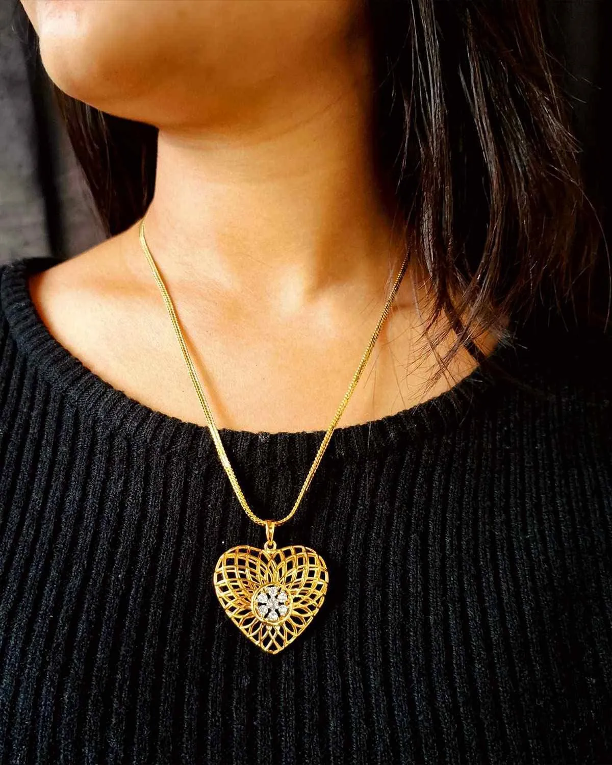 Zevarly Yaadgaar Lamhe Locket with Chain
